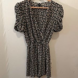 Flower romper, V neck with puff sleeves